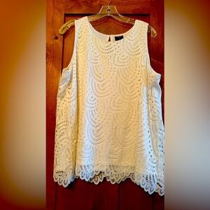 Beautiful ecru lace tank by Worthington size large, fully lined